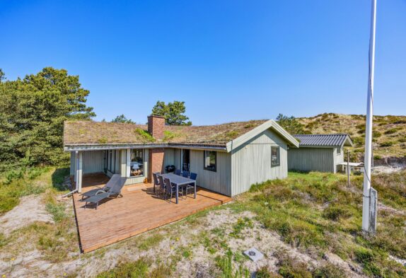 Feriehus i naturskønne omgivelser nær Vesterhavet og fiskesø