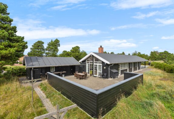 Stilvolles Ferienhaus mit Whirlpool in strandnaher Lage