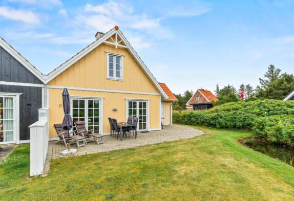 Hyggeligt træsommerhus til 4 personer med spa