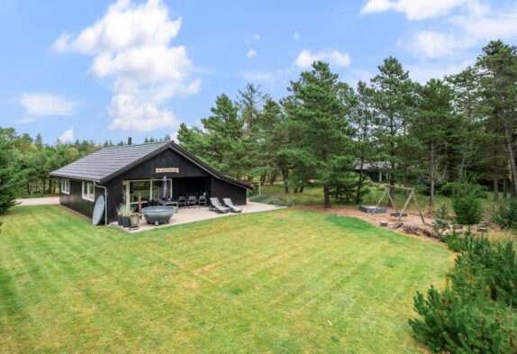 Ferienhaus in Blåvand mit Sauna und großer Rasenfläche