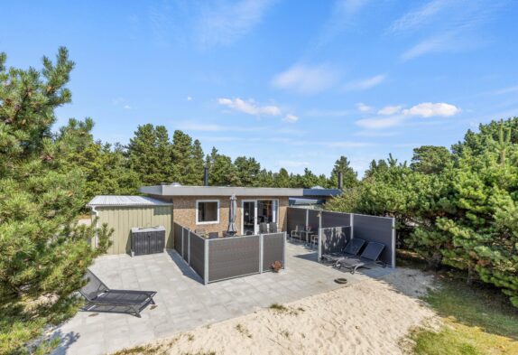 Hyggeligt sommerhus med central beliggenhed i Blåvand