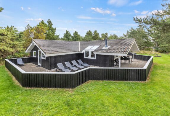 Geräumiges Ferienhaus in Blåvand, Sauna, Whirlpool, geschlossene Terrasse