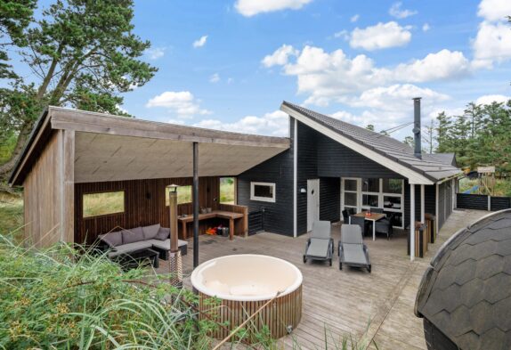 Modernes Ferienhaus, zentral gelegen, Aussensauna