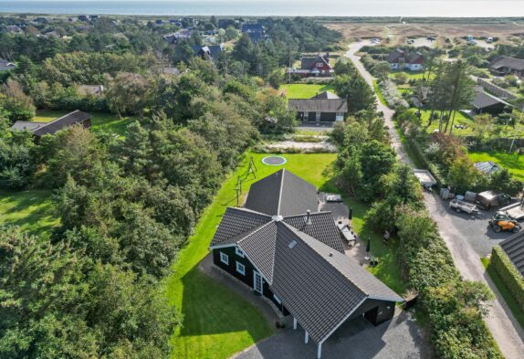 Gepflegtes Poolhaus mit Sauna, Whirlpool für 10 Personen in Blåvand