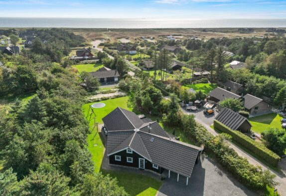 Stort, flot poolhus i Blåvand til 10 personer med pool, sauna og spabad