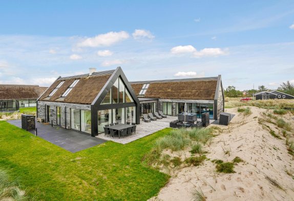 Luxuriöses Poolhaus für 10 Personen in Blåvand mit Außenwhirpool