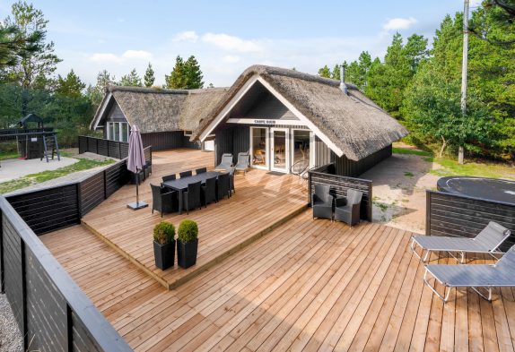 Renoviertes Poolhaus mit Sauna und Außenwhirlpool in Blåvand