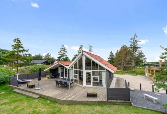 Dejligt sommerhus til 8 personer med spabad