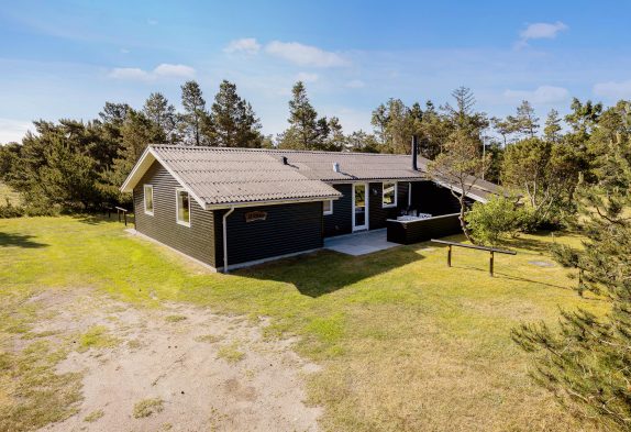 Hyggeligt sommerhus med sauna i Blåvand