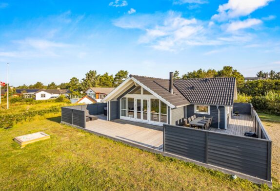 Hyggeligt sommerhus med spabad og sauna i Blåvand