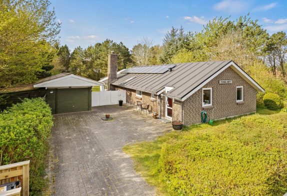 Dejligt sommerhus med udesauna og udestue i Blåvand