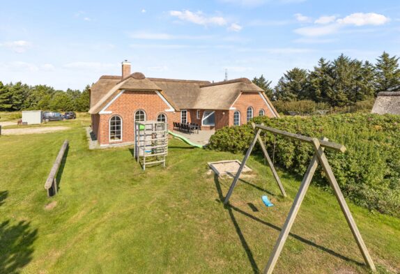 10 Personen Ferienhaus in Blåvand mit Pool, Sauna und Whirlpool