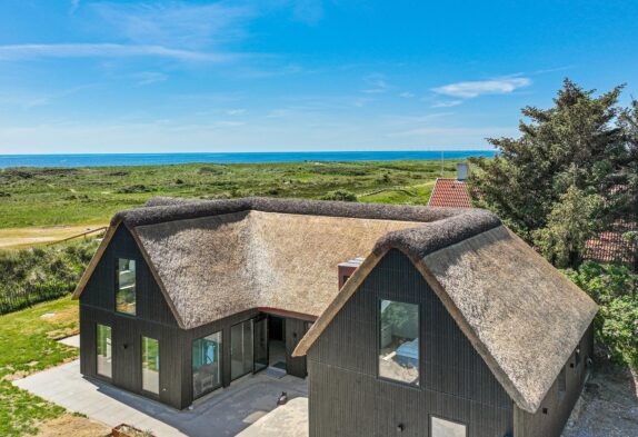 5-stjernet poolhus i Blåvand kun 150 meter fra stranden