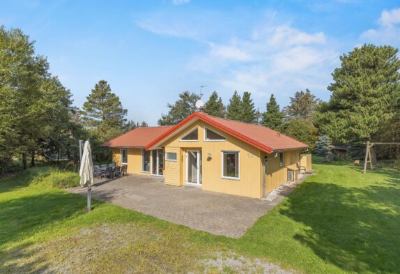 Klassisches Ferienhaus mit Shelter und Feuerstelle