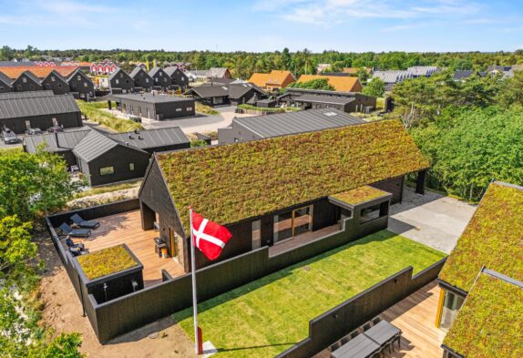 Lækkert sommerhus i Blåvand med udespa og udesauna