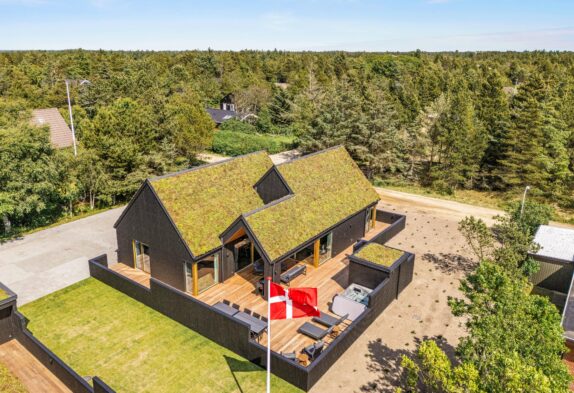 Luksussommerhus i Blåvand med udespa og udesauna