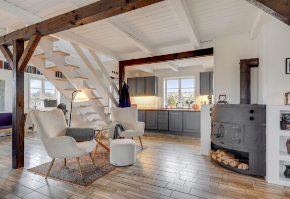 Nettes, persönlich eingerichtetes Ferienhaus mit Kaminofen in Blåvand