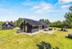 Schönes, helles Ferienhaus mit Indespa, Indesauna und Kaminofen in Blåvand (Bild  1)