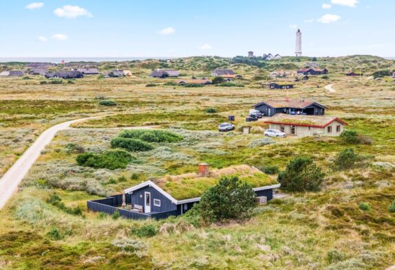 Hyggeligt sommerhus med sauna, brændeovn og udebruser