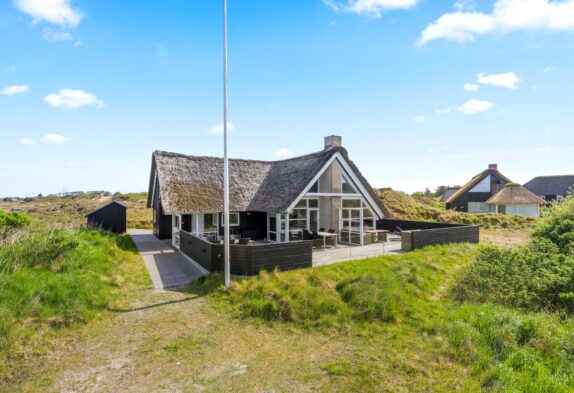 Charmerende stråtækt sommerhus til 6 personer i Fanø Bad