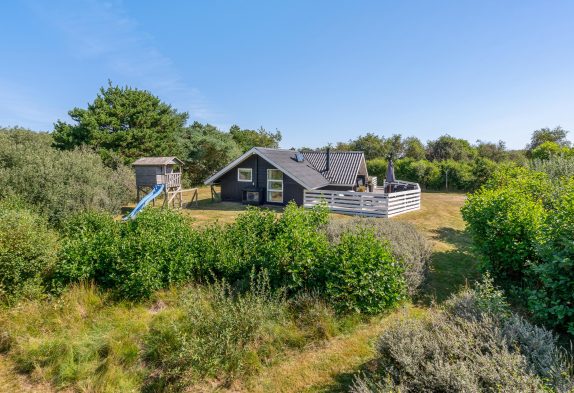 Velholdt feriehus til 6 personer med brændeovn i Rindby på Fanø