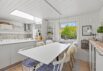 Hyggeligt feriehus med lukket terrasse i Rindby (billede 9)