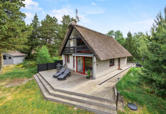 Reetdach Ferienhaus mit Holzbad auf Rømø