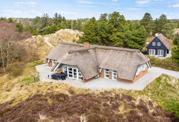 Reetgedecktes Poolhaus mit Sauna auf Rømø