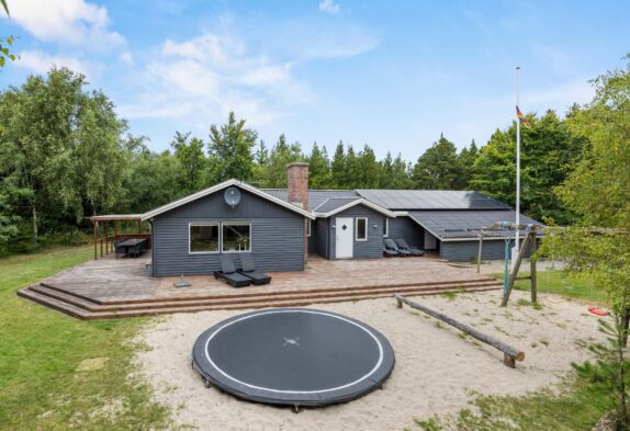Großes Holzhaus mit Whirlpool und Sauna