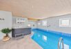 Modernes Poolhaus mit Whirlpool, Sauna und Kaminofen (Bild  2)