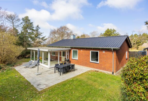 Klassisk sommerhus med charme og komfort på Sønderbyvej 29