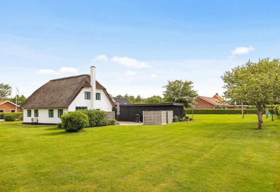 Charmantes Reetdachhaus mit Kamin und großzügigem Garten
