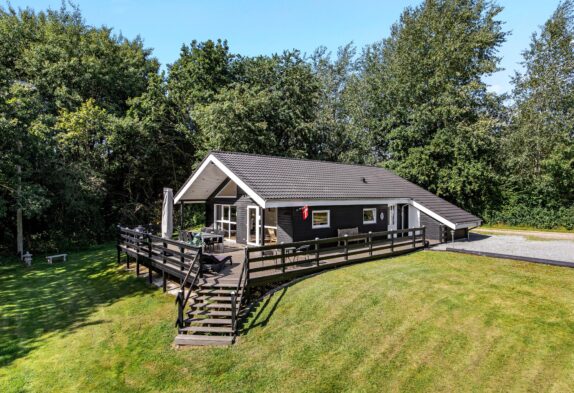 Idyllisch gelegenes Ferienhaus mit Whirlpool und großer Terrasse