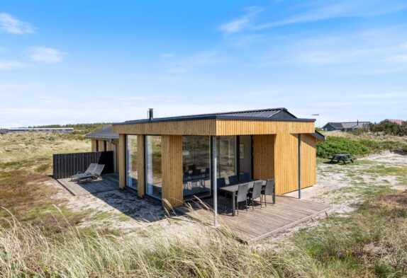 Lyst og hyggeligt feriehus med ugeneret terrasse