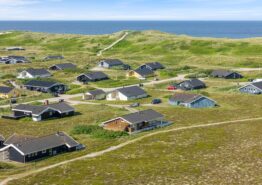 Strandnahes Ferienhaus in Randlage mit Wellnessbereich. Kat. nr.:  A1419, Arvidvej 70;