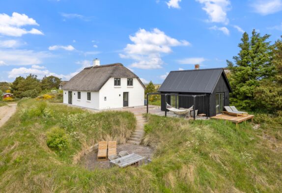 Modernes und gemütliches Reetdachhaus mit Panoramaaussicht