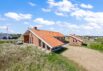 Arkitekttegnet sommerhus i Bjerregård med brændeovn og sauna (billede 1)