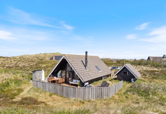 Hyggeligt sommerhus med kun 500 meter til stranden