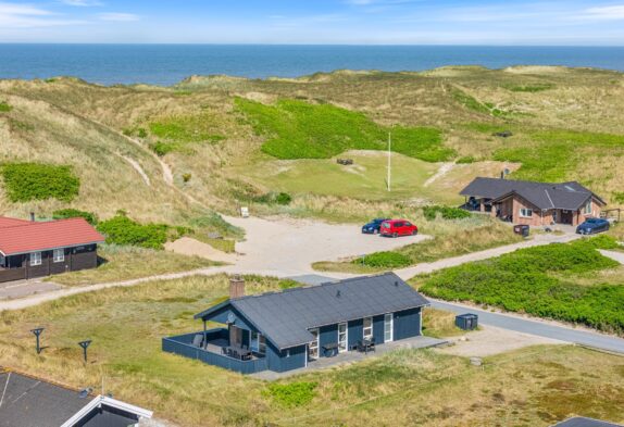 Schönes Ferienhaus mit Terrasse – dicht am Strand