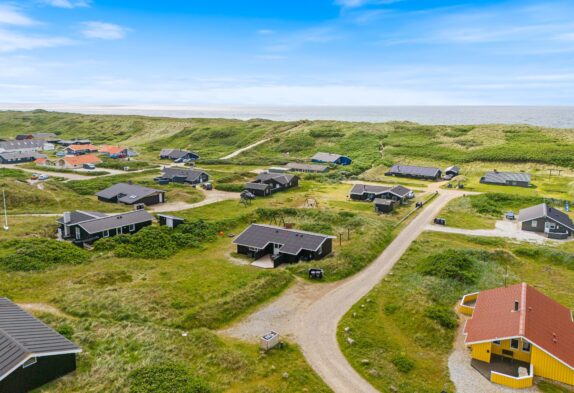 Dejligt sommerhus med spa og sauna kun 150 m fra havet