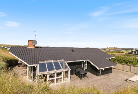 Strandnært sommerhus med både sauna og spa