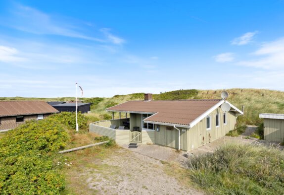 Dejligt sommerhus i roligt sommerhusområde 250m fra havet