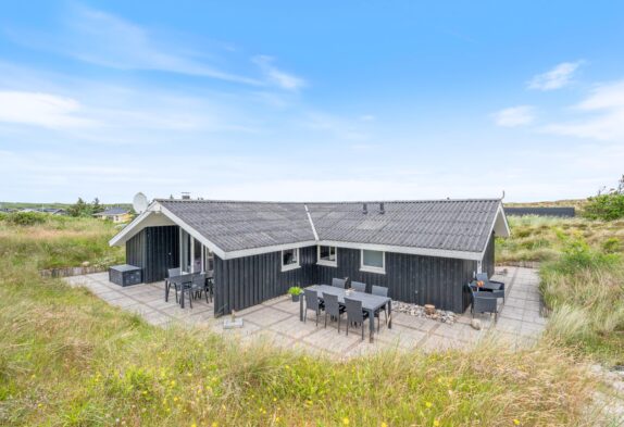 Feriehus med spa på dejlig naturgrund, 500 m fra Vesterhavet