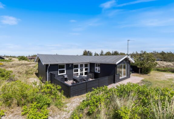 Familievenligt feriehus med brændeovn