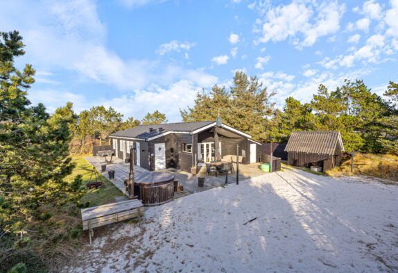 Familievenligt sommerhus med sauna og vildmarksbad