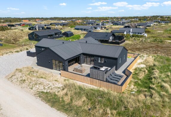 Lækkert sommerhus til 12 personer med udespa
