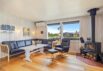 Traditionelt sommerhus med sauna og lukket træterrasse (billede 6)