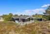 Charmerende feriehus med carport omgivet af skøn natur (billede 1)