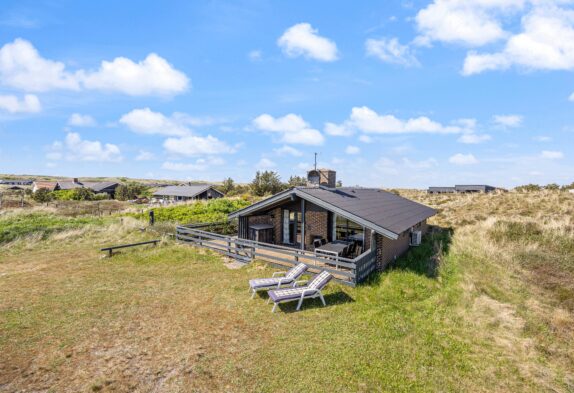 Kuschliges Ferienhaus mit Kamin und Sauna in Bjerregård