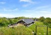 Sommerhus på skøn plænegrund med lukket terrasse, hund tilladt (billede 1)